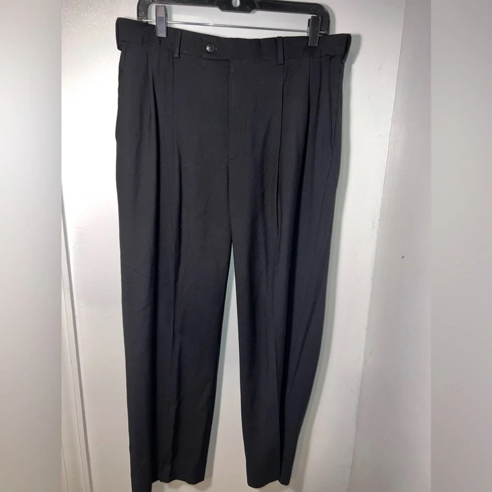 Louis Raphael 34, Rosso, men’s high rise, pocket pleated button zip clasp, pants